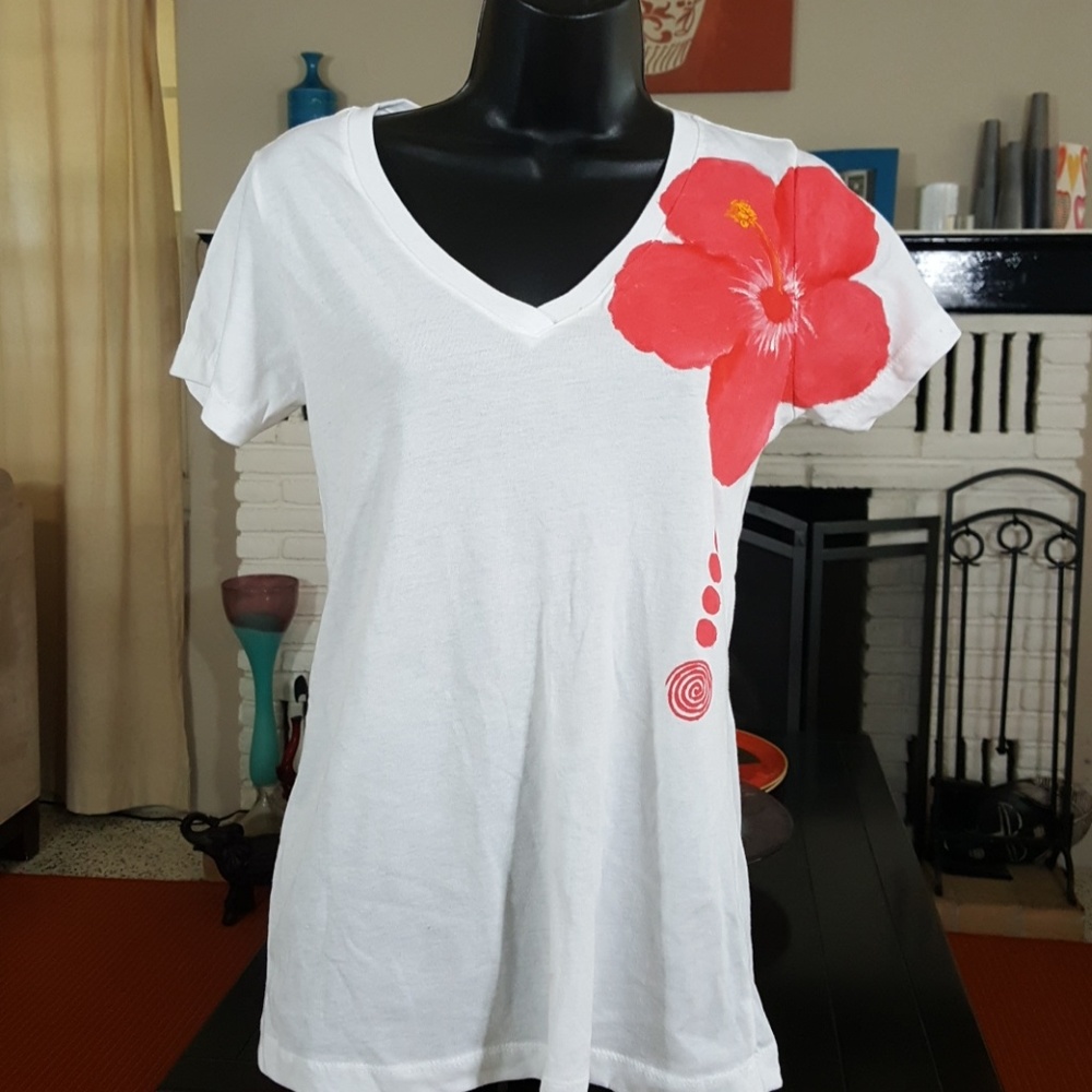 Aku/Akwa hibiscus tee